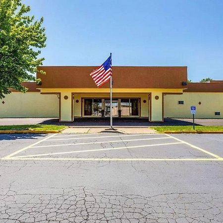 Econo Lodge Fredonia Exteriör bild