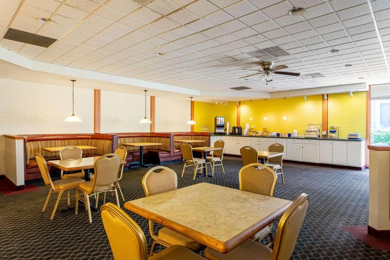 Econo Lodge Fredonia Exteriör bild